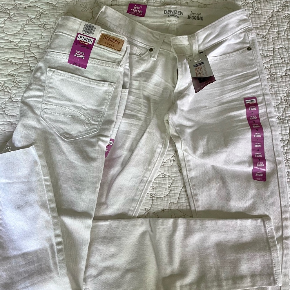 Levi's White Jeggings for a Sleek Look